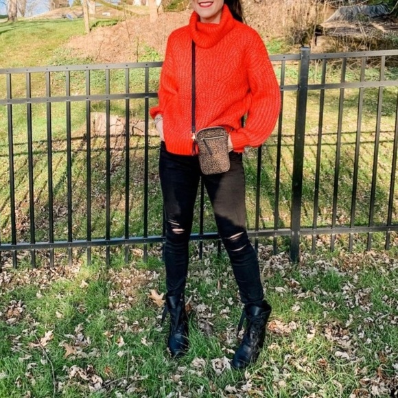 Mid-rise Universal Thread Skinny Jeans - Picture 3 of 10